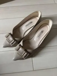 DIANA ベージュ ポインテッドトゥパンプス23.5cm