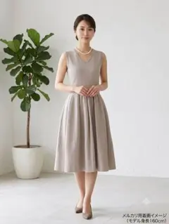 フォクシー　ひざ丈〜ロングワンピース　サイズ38【FOXEY】のサムネイル