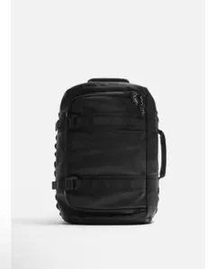 ZARA トラベルバックパックのサムネイル