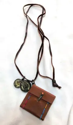 レザー製ポーチ型ネックレス レザーネックレス