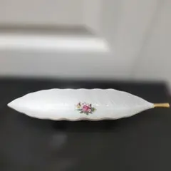 葉形状 磁器の皿 花柄 金縁