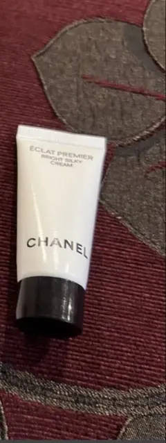 シャネル　エクラプルミエブライトシルキークリーム　サンプル