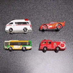 トミカ　４台セット　クリスマス　救急車　消防車　バス　マックイーン