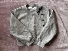 グレー ボタン付きスウェット