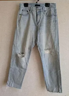 UNIQLO ライトブルーダメージジーンズ
