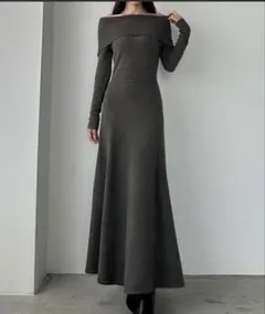 Louere オフショルダー ニットワンピース