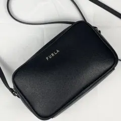 美品 フルラ レザー ショルダーバッグ リリー 斜め掛け ダブルファスナー 黒