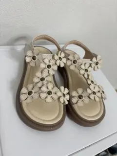 花モチーフ ベージュ サンダル　18.5cm