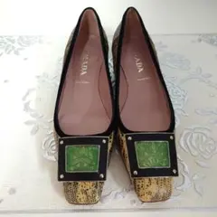 PRADA パイソン型押し スクエアトゥ パンプスのサムネイル
