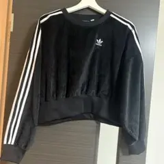 adidas ベロアコーデュロイオーバースウェット ブラック