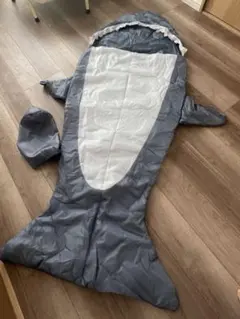 サメ　寝袋 グレー　シャーク　おもしろグッズ