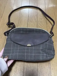 チェック柄ショルダーバッグ　ブラウン