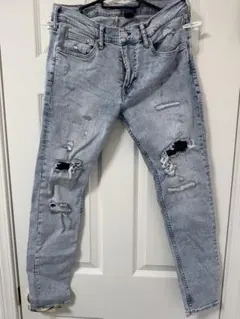 ライトブルーダメージデニムパンツ