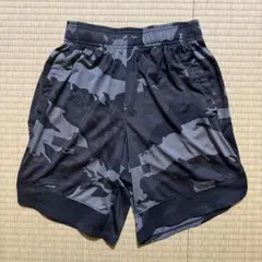 Under Armour 迷彩ショートパンツ