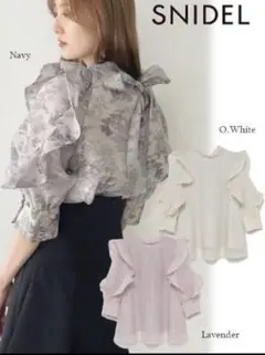 卵*き様 SNIDEL フリル花柄ブラウス ネイビー