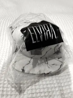 【新品未使用未開封タグ付き】ELVIRA 大理石模様 キャップ ホワイトのサムネイル