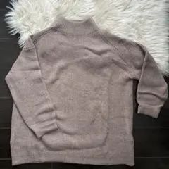 GU パフィータッチハイネックセーター