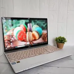 【富士通 LIFEBOOK】プレミアムホワイト☆8世代i5☆SSD256GBのサムネイル