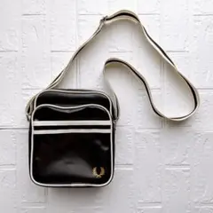 【フレッドペリー　ショルダーバッグ】Classic Side Bag ブラック
