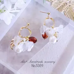 No.5359　ホワイトフラワーゴールド　ピアス/イヤリング