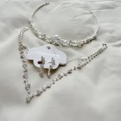 ブライダルアクセサリー　ティアラ　ピアス　ネックレス