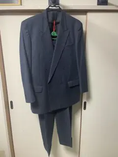 ダークグレー ダブルブレストスーツ