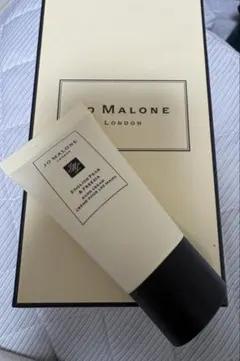 JO MALONE ハンドクリームイングリッシュベアー & フリージア30mlのサムネイル