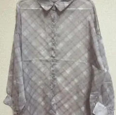 薄いグレー チェック柄 長袖シャツ