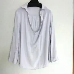 ライトグレー✴長袖シャツ✴M✴胸開きネックのサムネイル