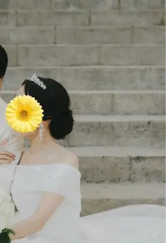 クリスタル装飾のウェディングティアラ