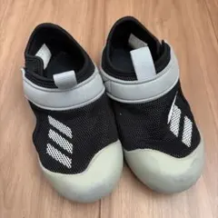 adidas キッズ サンダル 黒/グレー