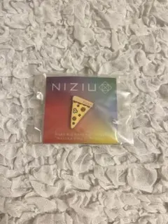 NiziU アヤカ Make you happy ピンバッジ