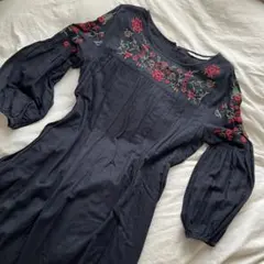 美品zara 花柄刺繍七分バルーン袖ワンピース