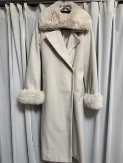 【RESEXXY】ファー付きホワイトロングコート