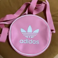 【日本未発売】 adidas ピンク 円形 ショルダーバッグ