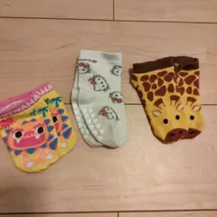 ベビー靴下セット　キリン　ハローキティ　シーサー