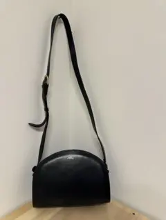 【美品】A.P.C. ブラックレザーショルダーバッグ