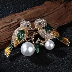 T496新品✨縁結び　良縁　カササギ　つがい　ブローチ　鳥　パール　ゴールド