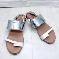 STACCATO シルバー×ホワイト トングサンダル　24.5のサムネイル