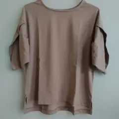 ベージュ 半袖 Tシャツ スリットスリーブのサムネイル