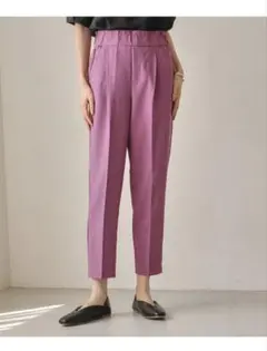 新品タグ付き センタープレス テーパードパンツのサムネイル