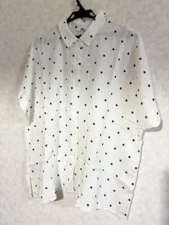 ユニクロ　ドット柄レーヨンプリントブラウス