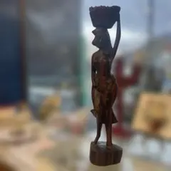 木製女性像彫刻
