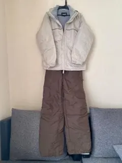 美品　スキーウェア　ベージュジャケットとブラウンパンツセット