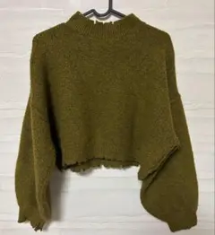オリーブグリーン ニットセーター