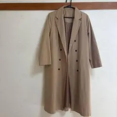 ベージュ ダブルブレスト トレンチコート