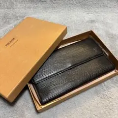 LOUIS VUITTON エピ ポルトトレゾールインターナショナル