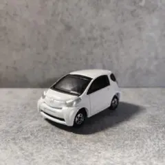 【廃盤】トミカ No.28 トヨタ iQ 中古車のサムネイル