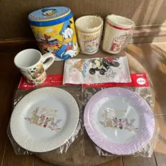 ディズニー食器　コッププレート各2個　空缶　スーベニアカップ　ミニタオルのサムネイル