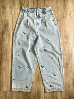 サマンサモスモス　刺繍デニムパンツ
